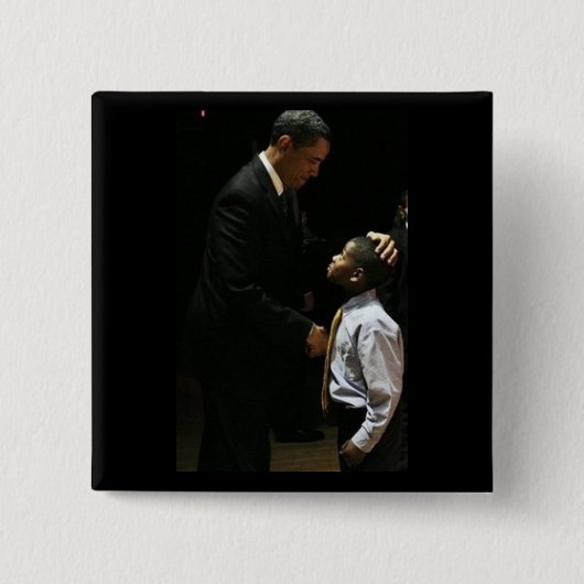 Barack die de Button van de romp passeert (Voorkant)