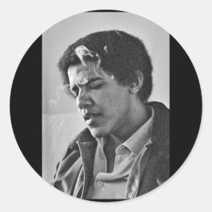 Barack Obama retro  jonge Obama roken in Ronde Sticker