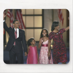 Barak Obama familie zwaait op de laatste avond van Muismat