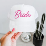 BARB Roze Malibu Doll Thémed Bride Bachelorette Trucker Pet<br><div class="desc">Deze bride bachelorette-trucker met een Malibu doll-geïnspireerd lettertype en is een perfect bachelorette weekendgroepcadeau. Paar met de 'babe' optie voor een samenhangende blik. 💜 KLEUREN ZIJN EDITABLE! Klik op 'Ontwerp bewerken' om de kleuren te wijzigen.</div>