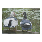 Barbarijse eenden die op een Ornament Kussensloop  (Achterkant)