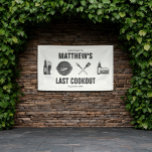 Barbecue Grillin 'Laatste Cookout vrijgezellenfees Spandoek<br><div class="desc">Deze Bachelor Party banner is voorzien van BBQ-pictogramkunst voor de laatste cookout van de bachelor. Pas de aangepaste tekst hierboven aan. Overeenkomende objecten beschikbaar.</div>