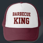Barbecue King Funny Pet<br><div class="desc">Barbecue King grappige trucker hoed. Klik op Aanpassen om lettergrootte, stijl en kleur te wijzigen. Mocht u vragen of verzoeken hebben, neem dan contact met mij op. Dit afbeelding kan op veel producten in mijn galerie worden aangeboden. Bezoek Smilin' Eyes Treasures om meer bloemen- en natuur-fotografie en digitale kunstkaarten en...</div>