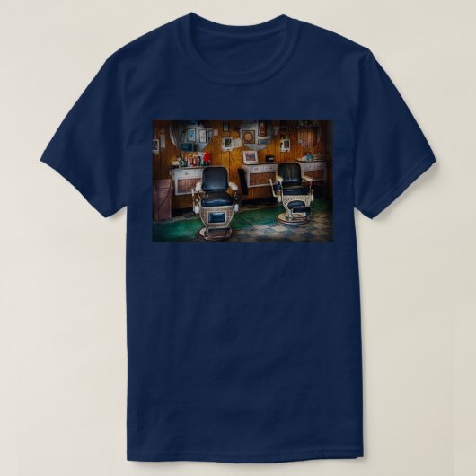 Barber Frenchtown NJ Twee oude barberstoelen T-shirt (Design voorkant)