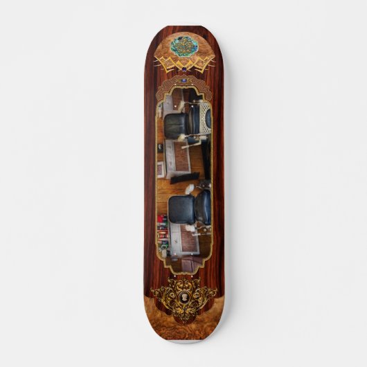 Barber - Frenchtown, NJ - Twee oude kappersstoelen Skateboard (Voorkant)