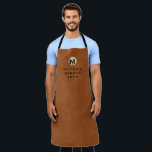 Barber Name Sable Leather Gold Monogram Schort<br><div class="desc">Professioneel schort is voorzien van een modern design met een geborsteld metalen monogram embleem op een zachtbruin leder met texturele achtergrond.</div>