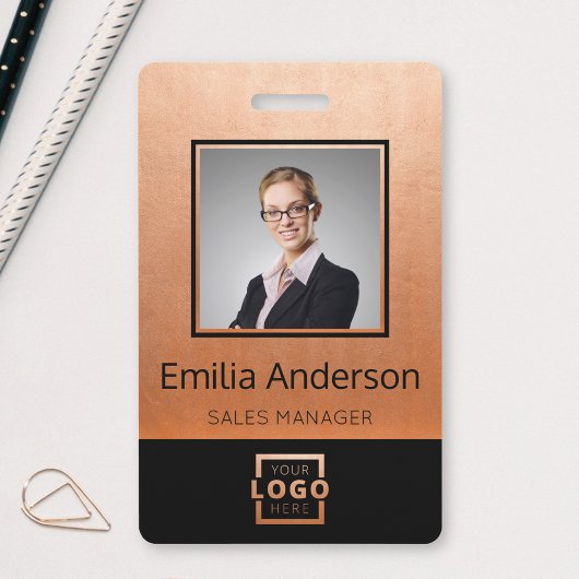 Barcode met bedrijfslogo en foto van werknemer badge