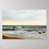 Barcos y oleaje desde la orilla de la playa poster (Voorkant)