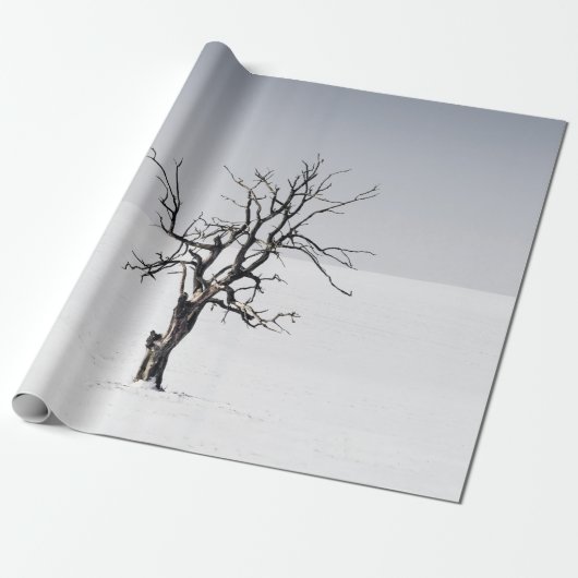 BARE TREE IN HET MIDDEN VAN DE SNEEUW CADEAUPAPIER (Uitgerold)