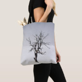 BARE TREE IN HET MIDDEN VAN DE SNEEUW TOTE BAG (Dichtbij)