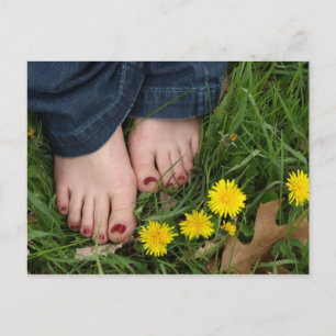 barefeet in het briefkaart gras
