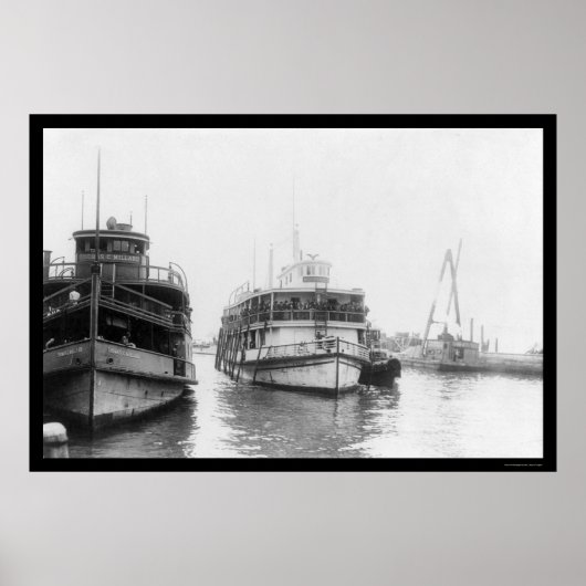 Barge Carrying Immigrants at Ellis Island, NY 1920 Poster (Voorkant)