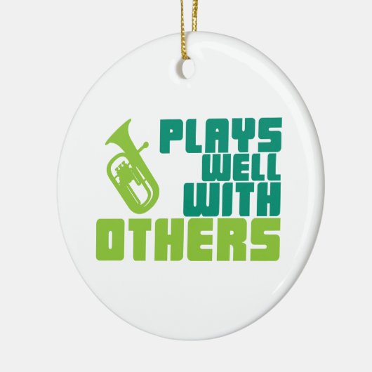 Bariton speelt goed keramisch ornament (Links)