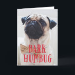 Bark Humbug Cute Puppy Dog | Vakantievisiefoto gev Feestdagen Kaart<br><div class="desc">Deze moderne hond met de titel gevouwen vakantiefootkaart is voorzien van een rode griet "bark humbug" boven een foto met volledige aftapklep (aan de randen). Het is het perfecte grillige ontwerp voor elk hondenliefhebber! Het werkt zeer goed met kleur of zwarte en witte foto's. Tip: Op de binnenkant kunt u...</div>