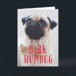 Bark Humbug Cute Puppy Dog | Vakantievisiefoto gev Feestdagen Kaart<br><div class="desc">Deze moderne hond met de titel gevouwen vakantiefootkaart is voorzien van een rode griet "bark humbug" boven een foto met volledige aftapklep (aan de randen). Het is het perfecte grillige ontwerp voor elk hondenliefhebber! Het werkt zeer goed met kleur of zwarte en witte foto's. Tip: Op de binnenkant kunt u...</div>