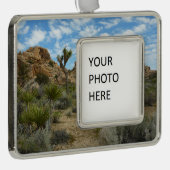 Barker Dam Loop Trail bij Joshua Tree National Par Verzilverd Omlijst Ornament (Rechts)