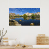 Barker Dam-weerkaatsing bij Joshua Tree II Poster (Keuken)