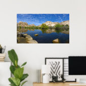 Barker Dam-weerkaatsing bij Joshua Tree II Poster (Thuiskantoor)