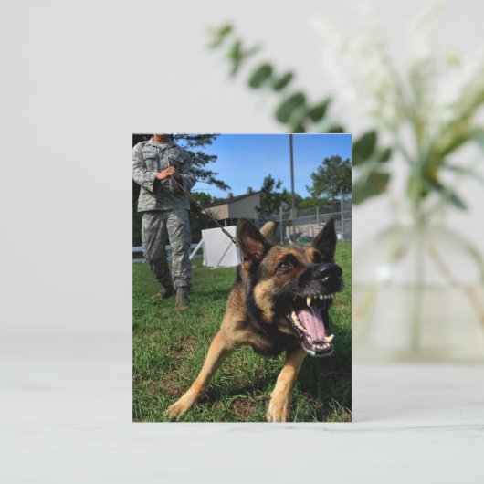 Barking German Shepherd Briefkaart (Staand voorkant)