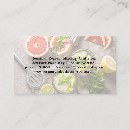 Barman schenkt een cocktail | mixoloog visitekaartje (Achterkant)