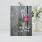 Barn-deur en roze rozen bruiloft kleine RSVP (Staand voorkant)