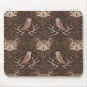 Barn en Hoot Owl over een Bruin Moss Pattern Muismat (Voorkant)