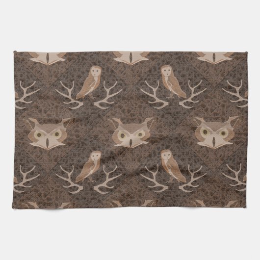 Barn en Hoot Owl over een Bruin Moss Pattern Theedoek (Horizontaal)