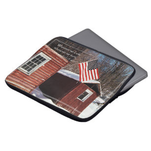 Barn Flag Patriotic Herinnert iedereen rond Laptop Sleeve