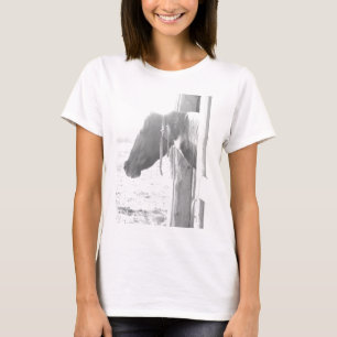 Barn Horse/Black en White Photography T-shirt