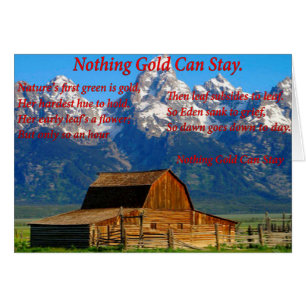 Barn in een vallei met sneeuwpiek in bergen