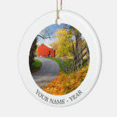 Barn in Herfst Keramisch Ornament (Links)