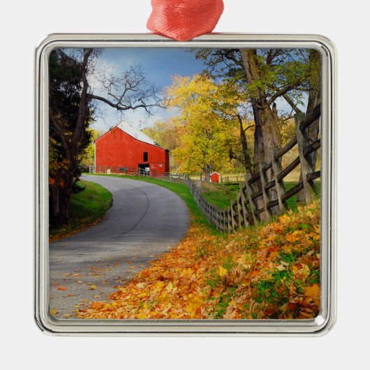 Barn in Herfst Metalen Ornament (Voorkant)