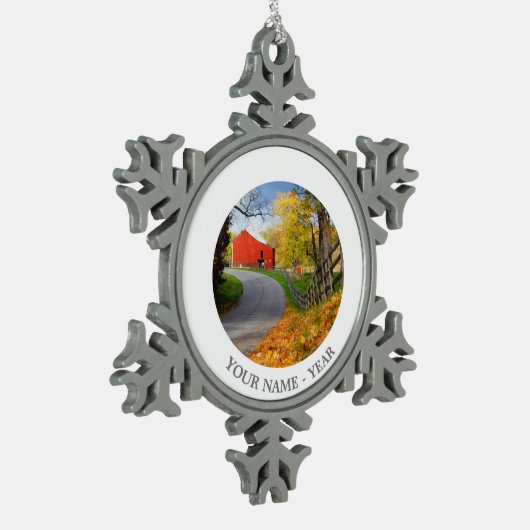 Barn in Herfst Tin Sneeuwvlok Ornament (Links)