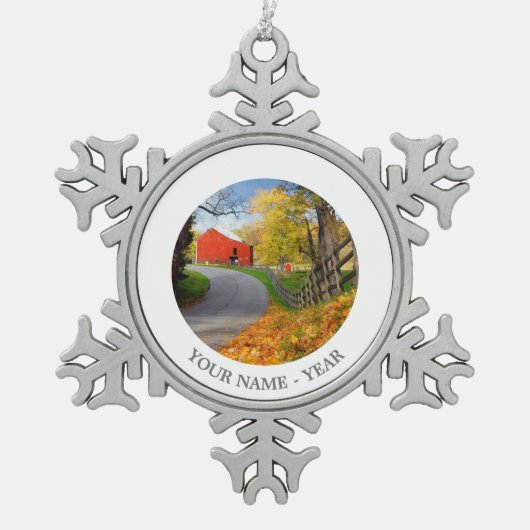 Barn in Herfst Tin Sneeuwvlok Ornament (Voorkant)