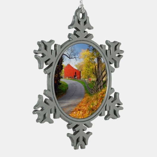 Barn in Herfst Tin Sneeuwvlok Ornament (Links)