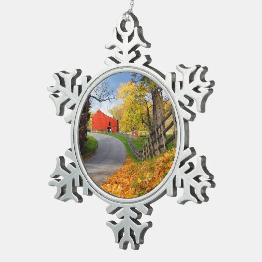 Barn in Herfst Tin Sneeuwvlok Ornament (Rechts)