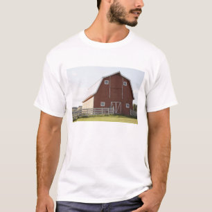 Barn in landschap t-shirt