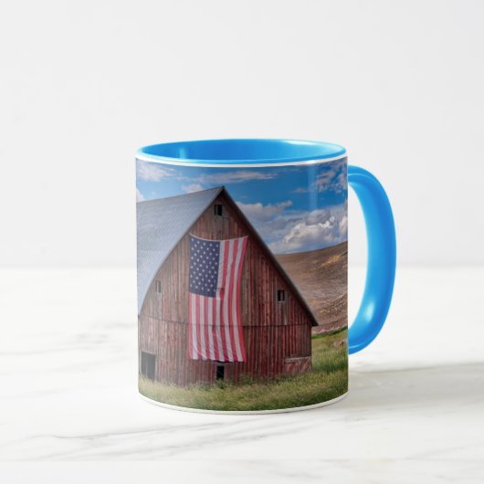 Barn met Amerikaanse vlag | Colfax, Washington Mok (Voorkant rechts)