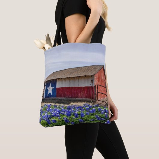 Barn met Texas Flag en Bluebonnets Canvas tas (Dichtbij)
