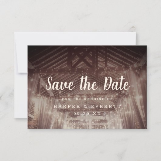 Barn Rafters met String Lights Rustic Wedding Save The Date (Voorkant)