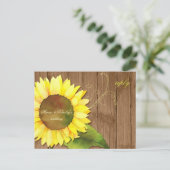 Barn Wood Sunflower Fall Wedding RSVP Uitnodiging Briefkaart (Staand voorkant)
