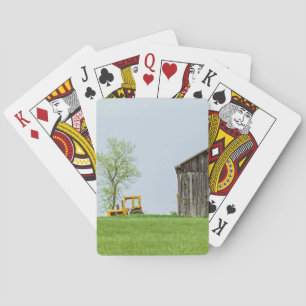 Barnscène met trekker  pokerkaarten