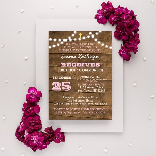 Barnwood verlicht roze eerste communie uitnodiging