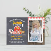 Barnyard Chalkboard Photo Birthday Invitation Kaart (Staand voorkant)
