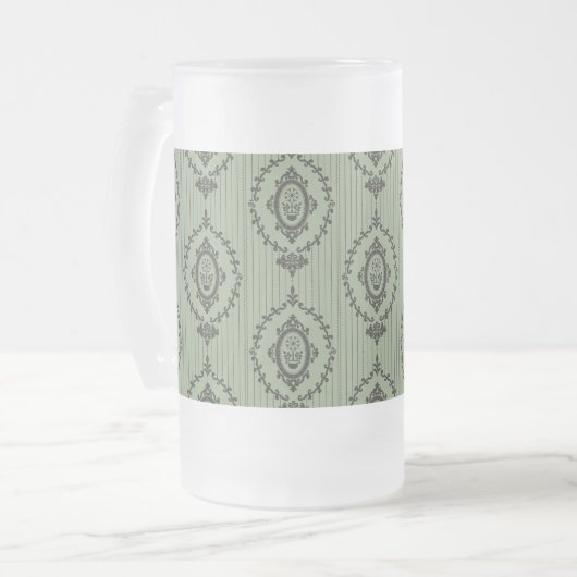 Barokbehang in het groen matglas bierpul (Voorkant links)