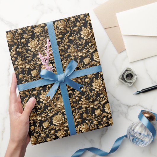 Barokke elegantie: zwart en gouden bloemen cadeaupapier (Geschenken)