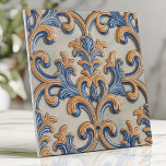 Barokke Scroll Damask Blauw Goud Italiaanse stijl Tegeltje<br><div class="desc">Breng de weelde van Italiaans barok design naar uw huis met deze prachtige keramische tegel. Geïnspireerd door klassiek schuifwerk en damaspatronen, heeft de tegel een verhoogd, gestructureerd ontwerp in blauwtinten en goudtinten op een lichte, neutrale achtergrond. Deze tegel is ideaal voor het toevoegen van een vleugje tijdloze elegantie aan keukens,...</div>