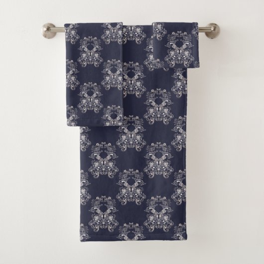 barokstijl floral navy patroon . bad handdoek (Insitu)