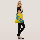Barony van Kraé Glas Populace Badge Tote Bag (Op model)