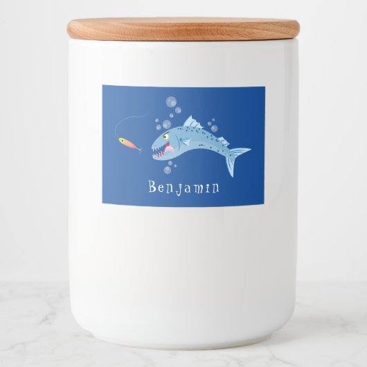 Barracuda vissen hongerig vissen cartoon illustrat voedselcontainer etiket (Voorkant)